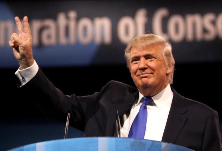 Trump Signs Action To Revamp Dodd Frank Scaling Back On Big