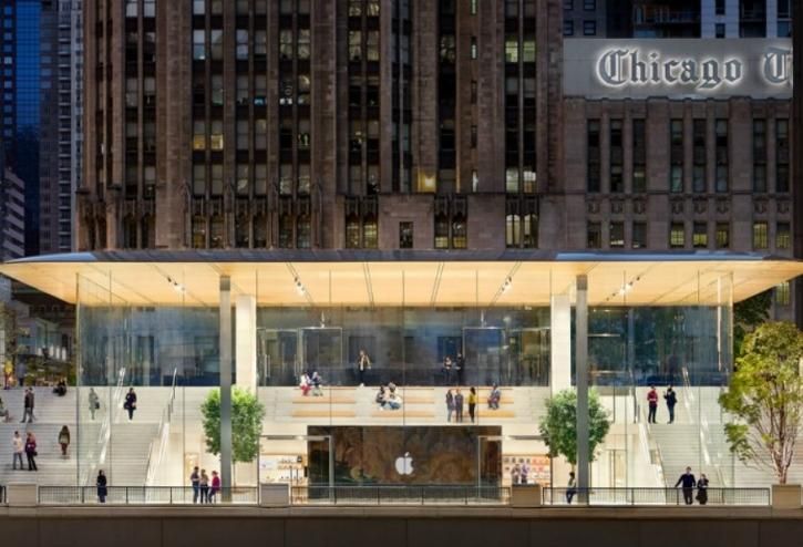 New Michigan Avenue Apple Store Could Fetch 170m Bids