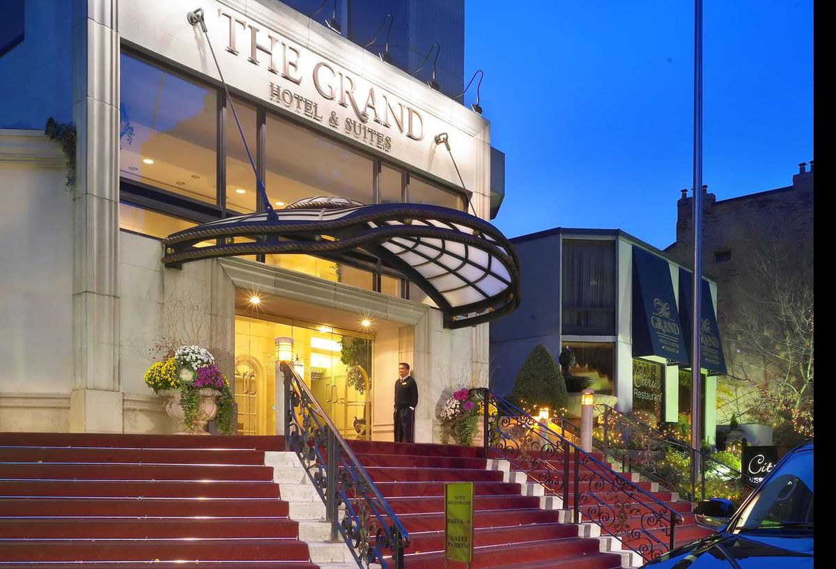 Free Hotel Rooms Set Aside For Toronto S Frontline Workers