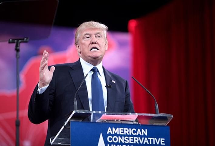 Wikimedia Commons: Gage Skidmore
https://upload.wikimedia.org/wikipedia/commons/thumb/4/40/Donald_Trump_by_Gage_Skidmore_3.jpg/640px-Donald_Trump_by_Gage_Skidmore_3.jpg