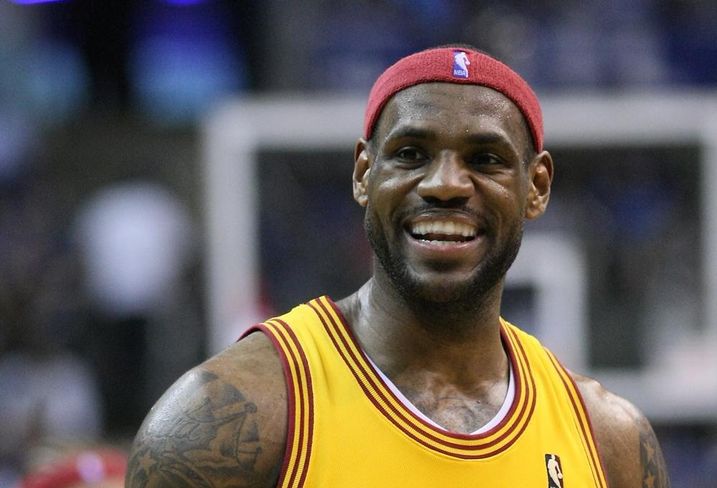 Nba Superstar Lebron James To Bring Clothing Line To 7th Avenue