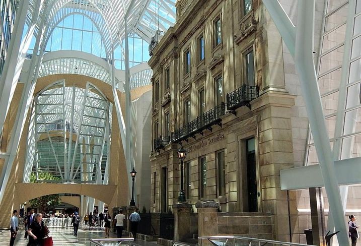Cf Toronto Eaton Centre Busiest Mall In North America