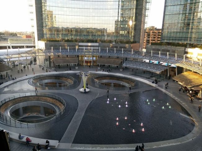 UniCredit Tower and Piazza Gae Aulenti